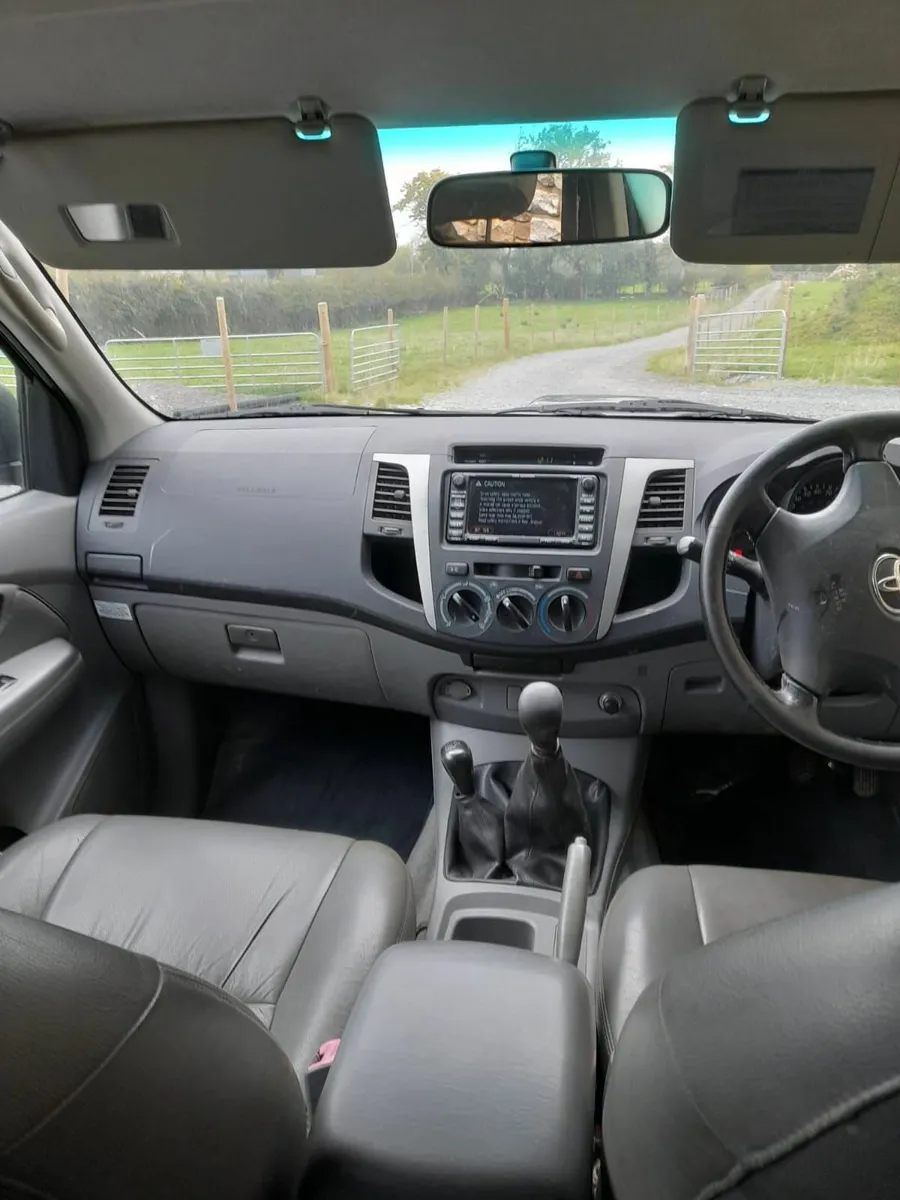 Toyota Hilux 2009 - Image 3