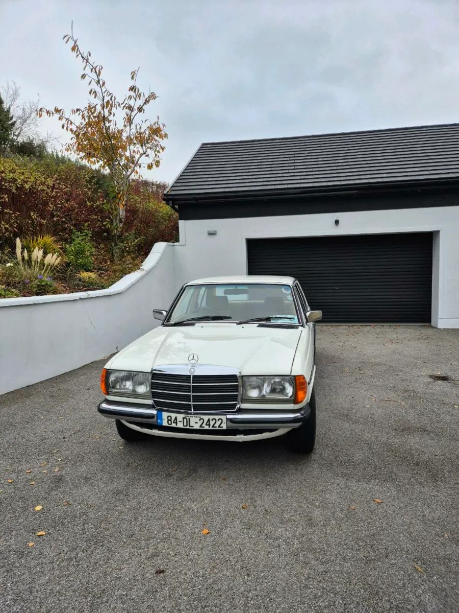 1984 Mercedes W123 2.3e - Image 4