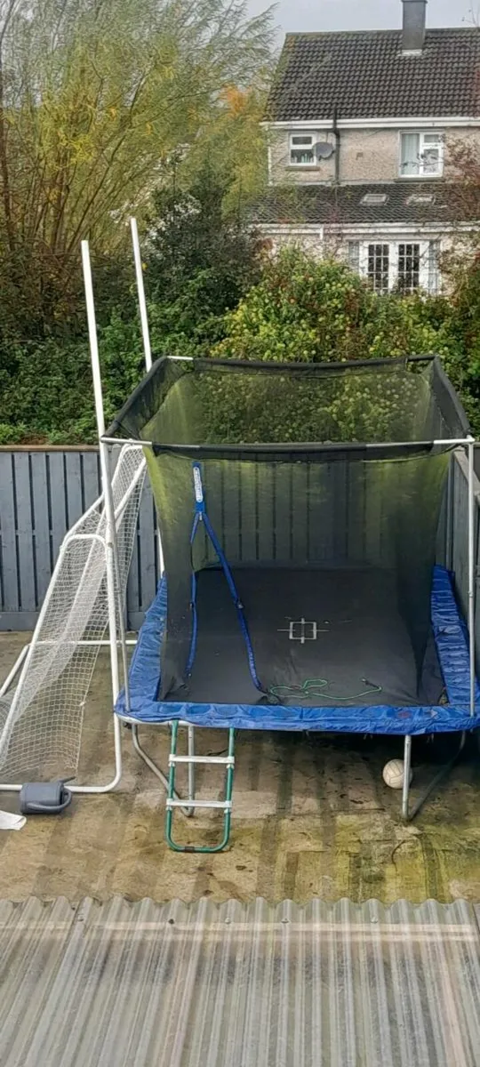 Large trampoline - Image 1