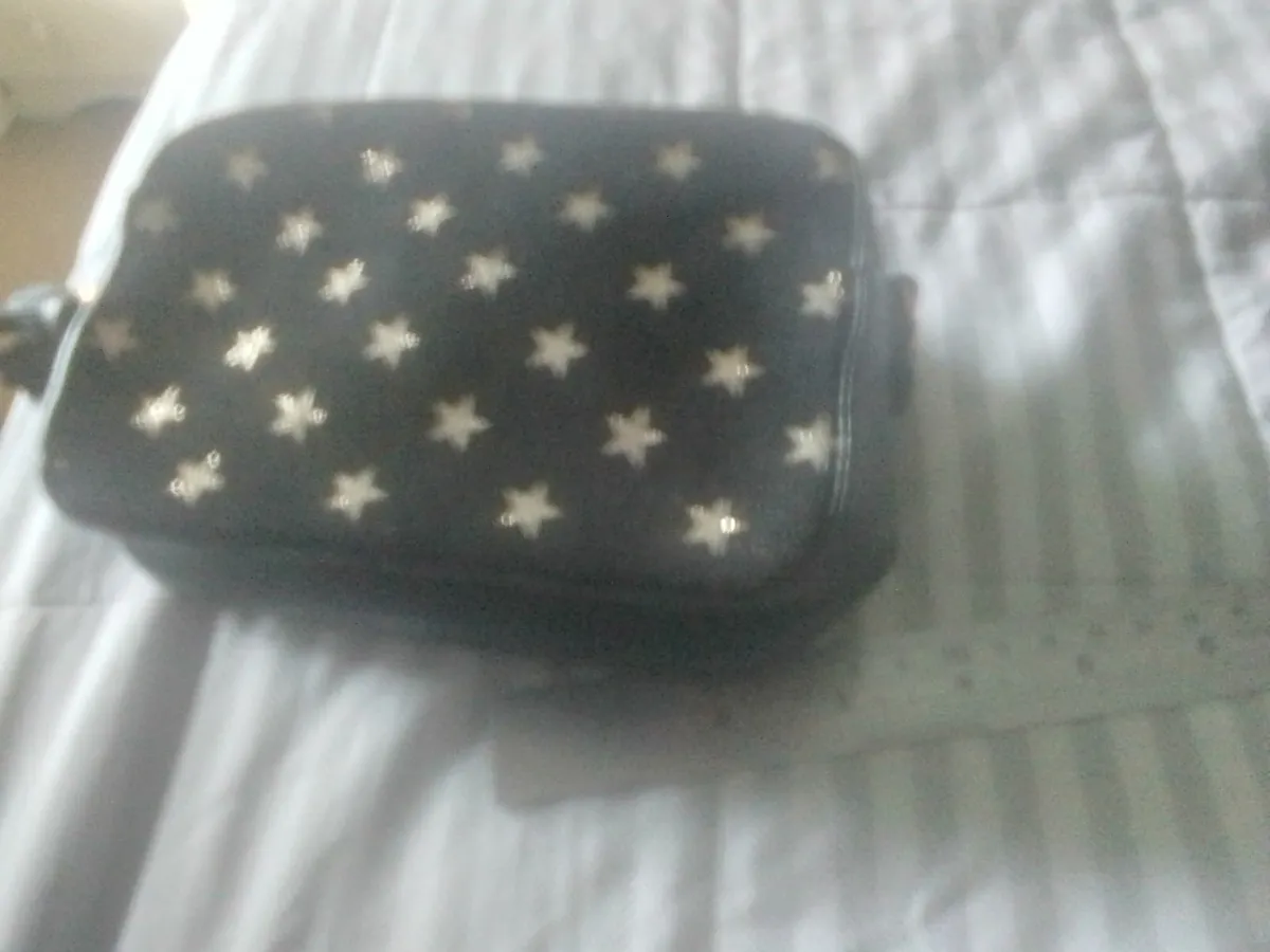 BLACK COW LEATHER GOLDSTAR CROSSBODY BAG - Image 2