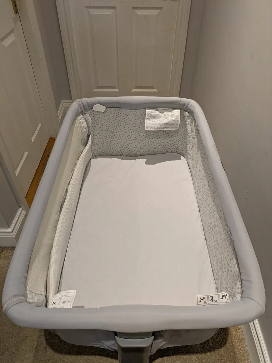 Co-Sleeper Crib (Chicco Next2Me) - Image 4