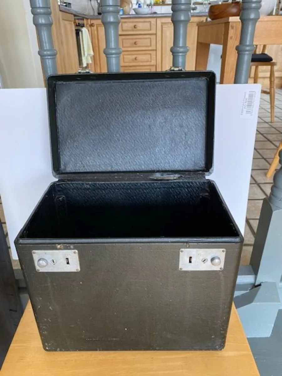 Singer 221 222K Featherweight Sewing Machine Case - Image 3