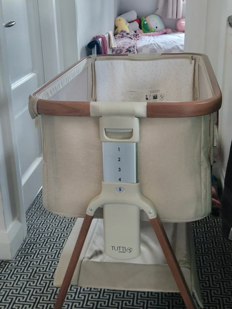 Tutti Bambini CoZee Air Bedside Crib - Image 2