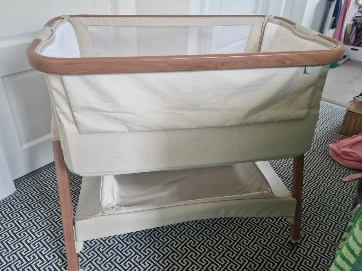 Tutti Bambini CoZee Air Bedside Crib - Image 4