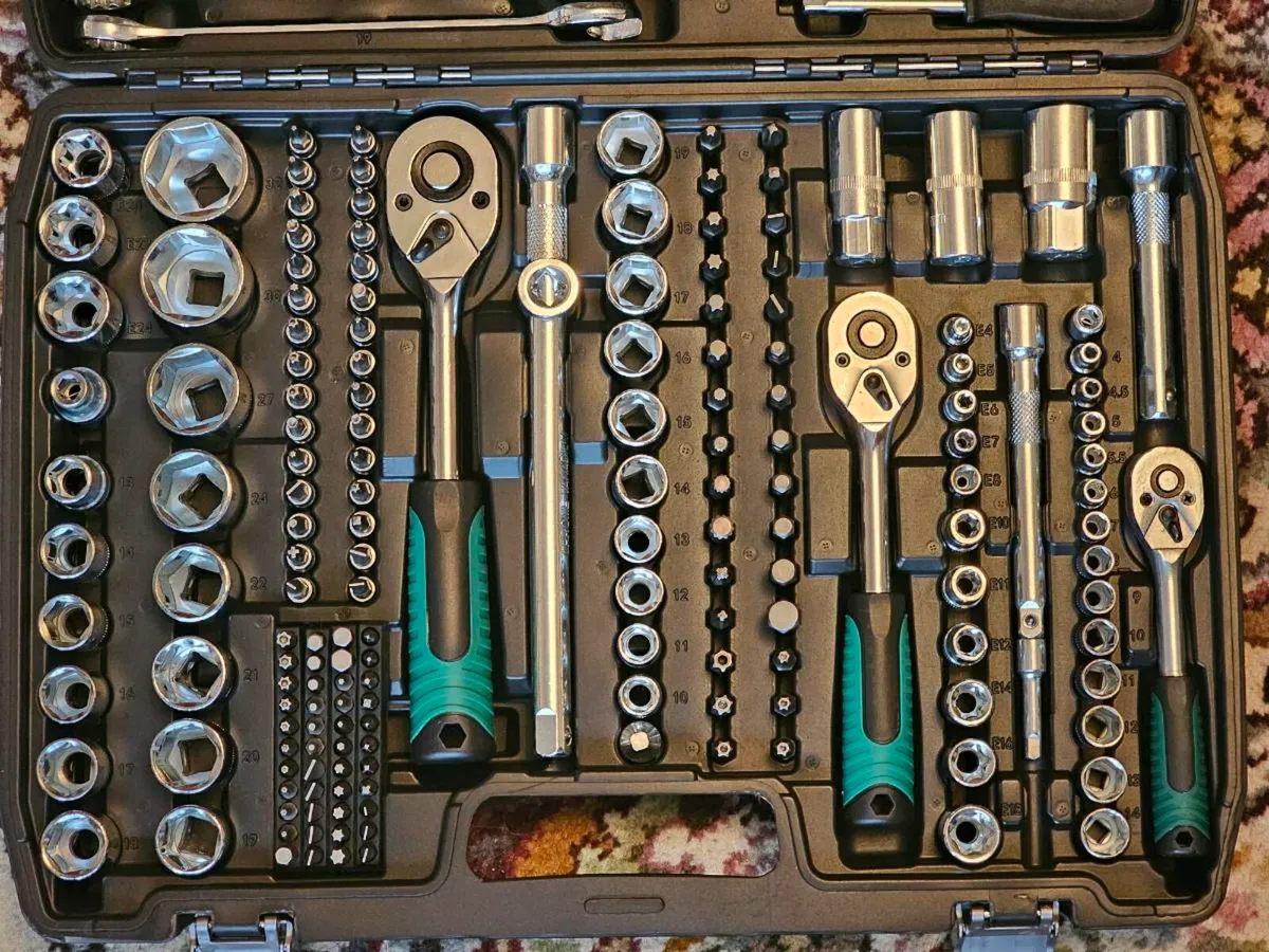 Brand New 216pc Tools Set Grand for the Car or Aro - Image 3