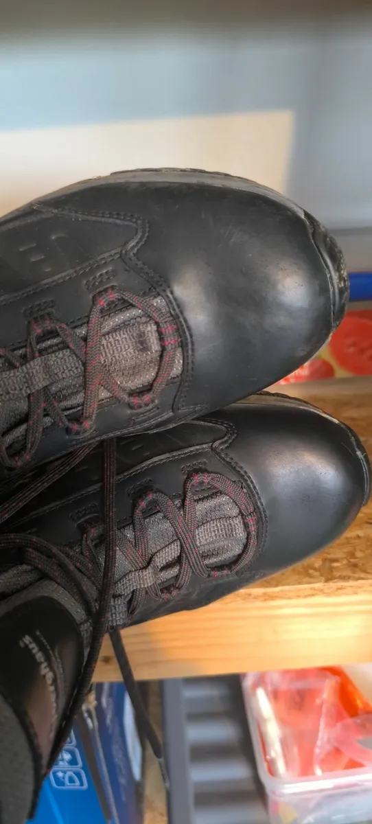 Berghaus walking Boots Goretex - Image 2