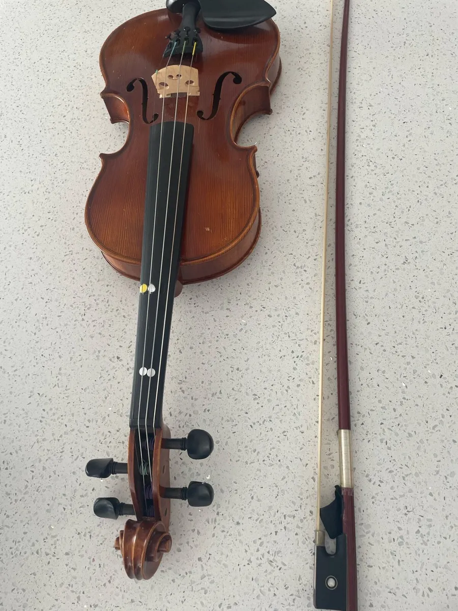 Violin bow and case half size - Image 2