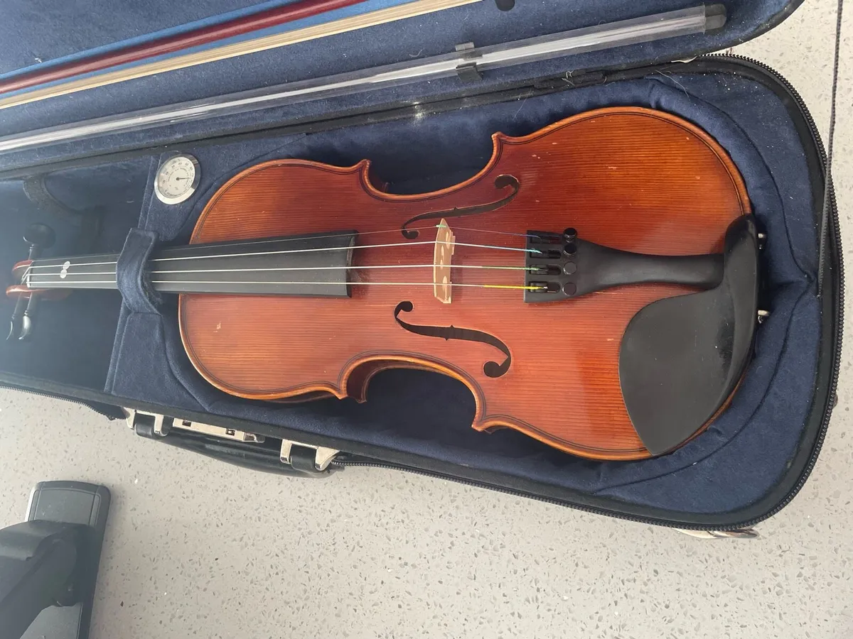 Violin bow and case half size - Image 1