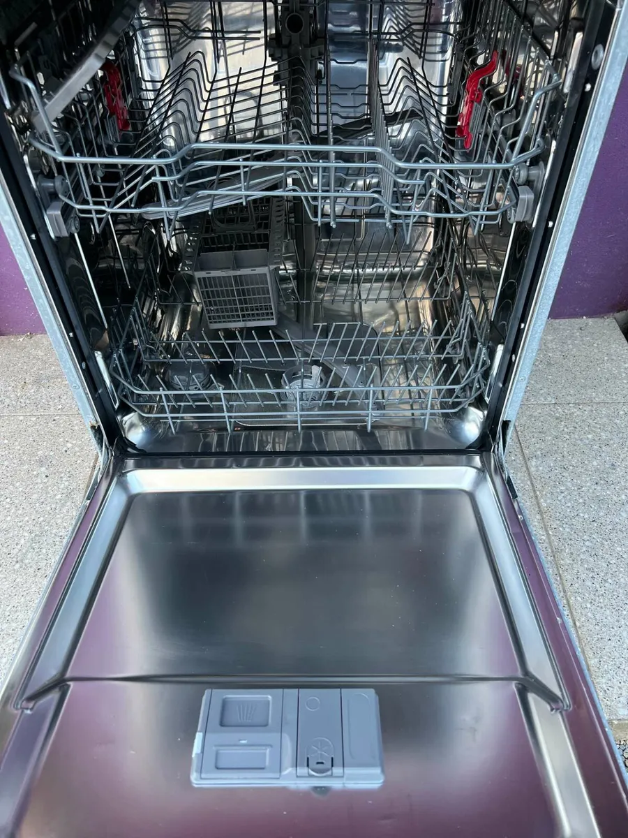 Whirlpool ADG 7450 dishwasher - Image 1