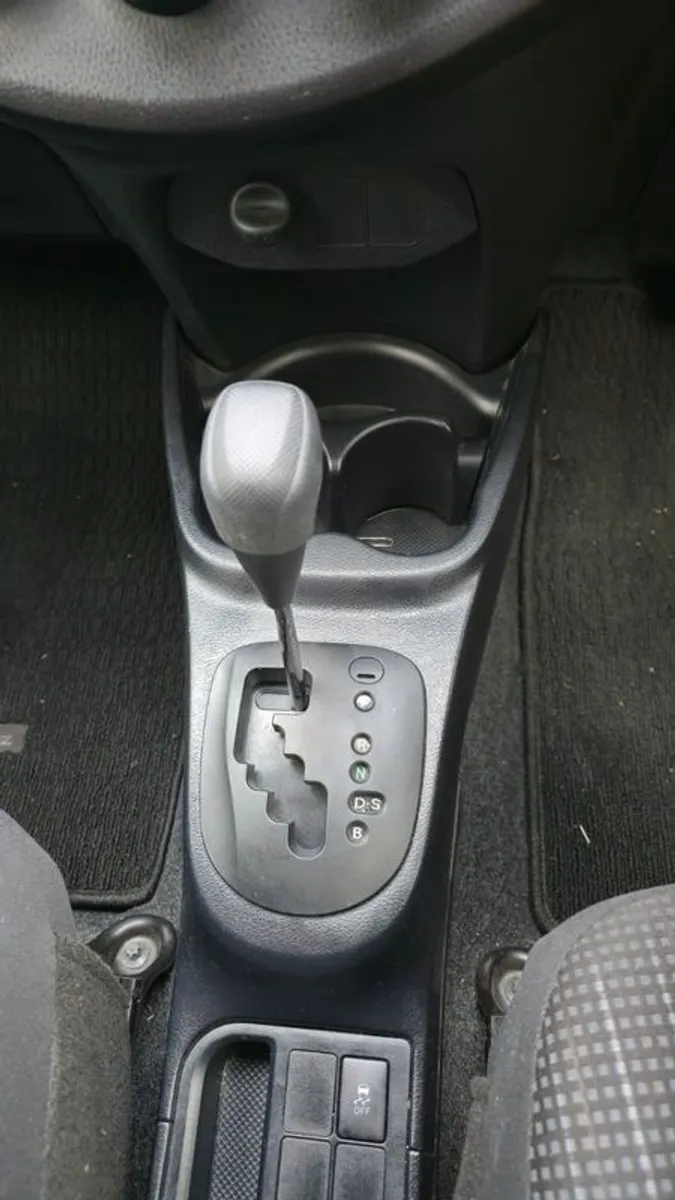 2016 Toyota Vitz 1 litre CVT Automatic - Image 4
