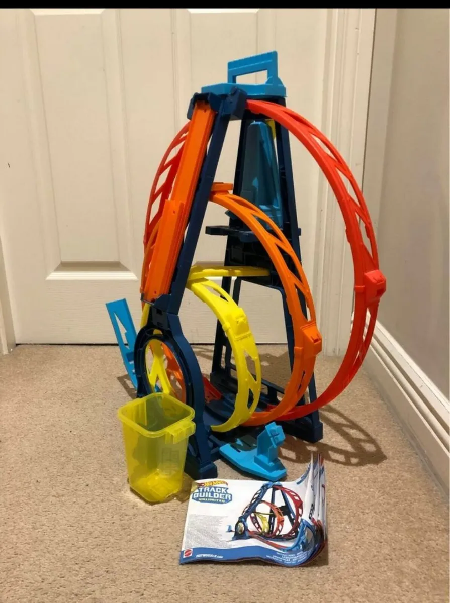 Hot Wheels Triple Loop track