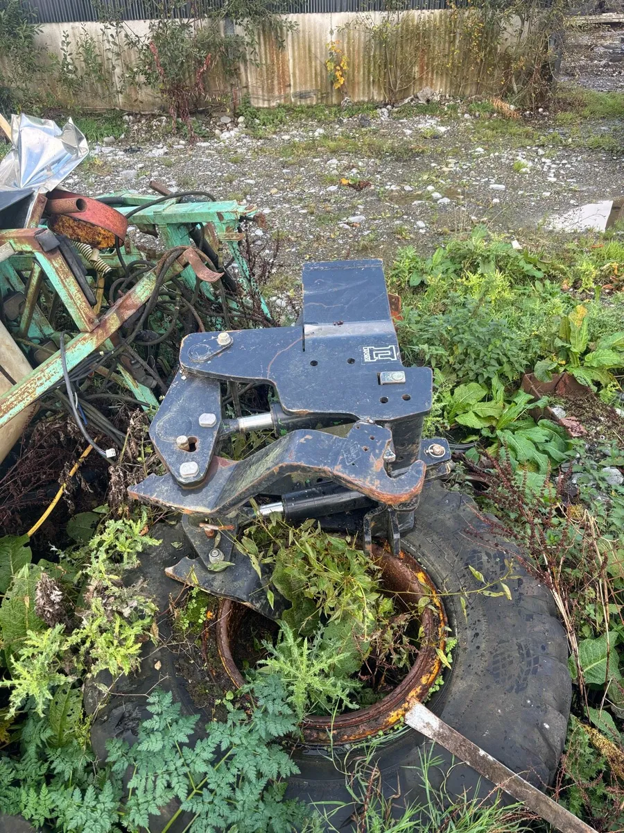 T7030/puma Front linkage - Image 1