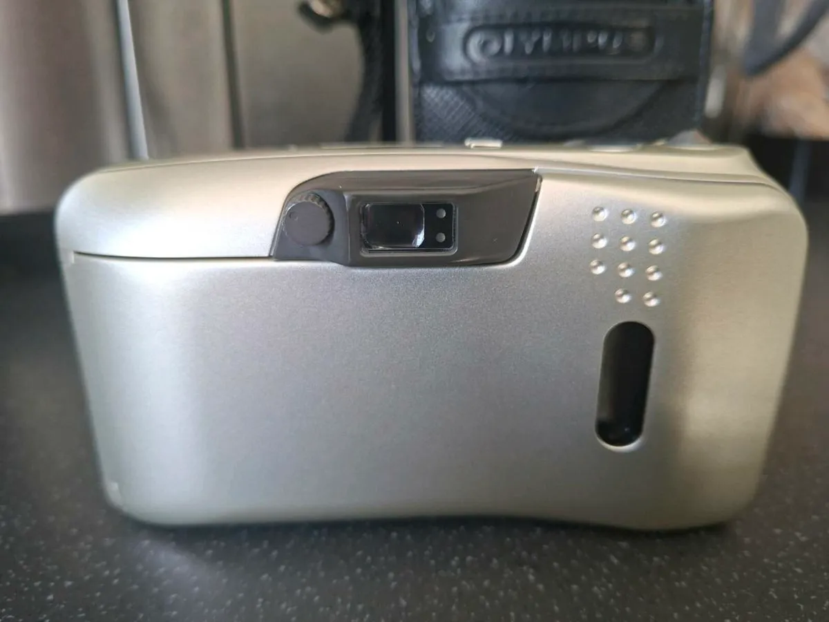 Vintage Olympus 35mm Film Camera in mint condition - Image 3