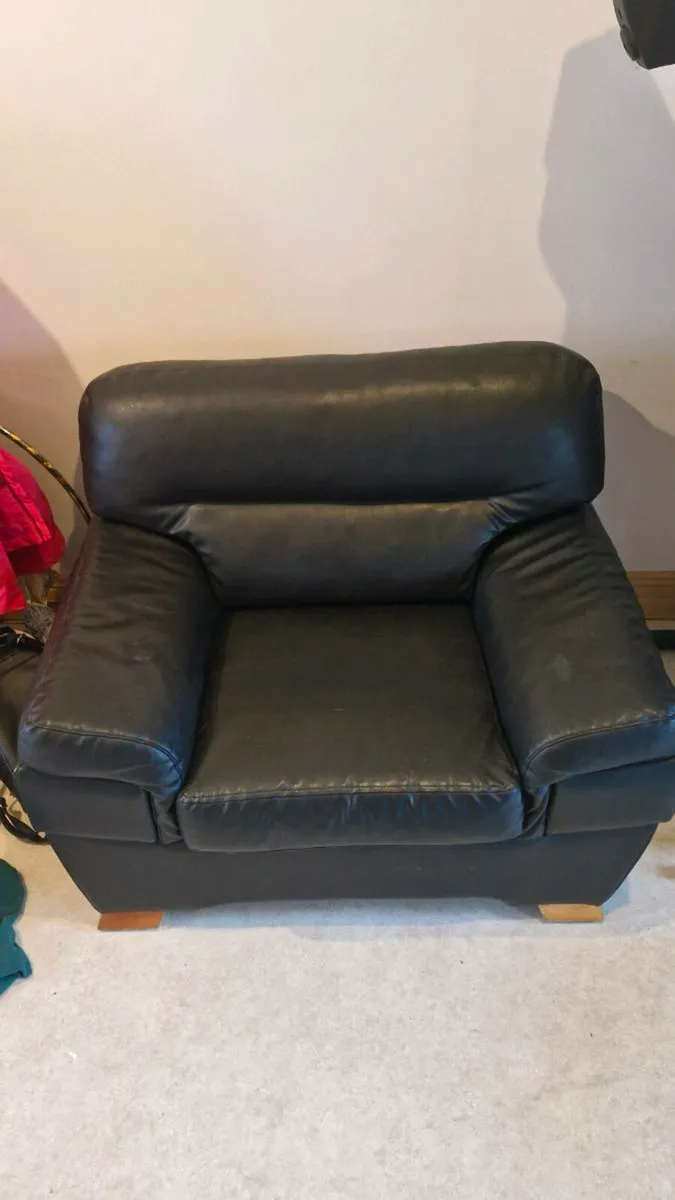 Armchair - Image 2