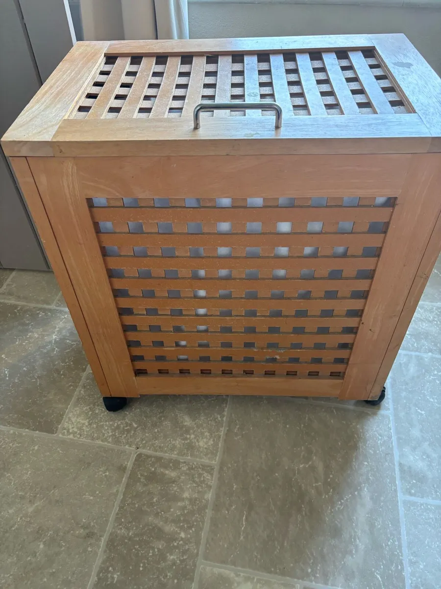 Laundry basket - Image 1