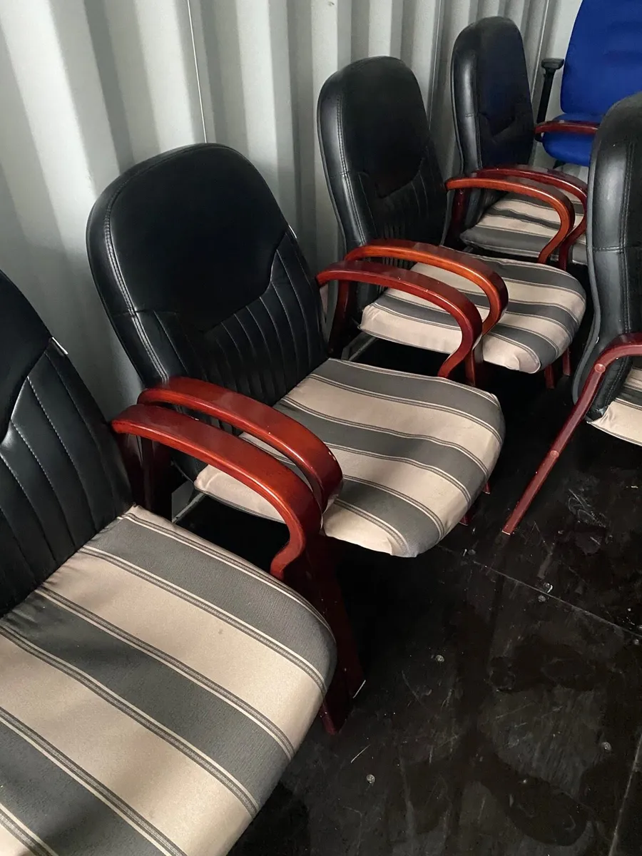 10 waiting room office chairs - Image 2