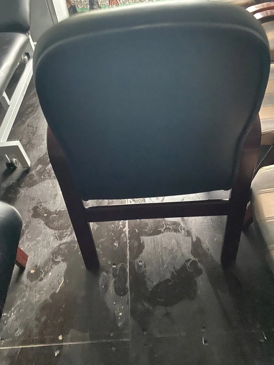 10 waiting room office chairs - Image 4