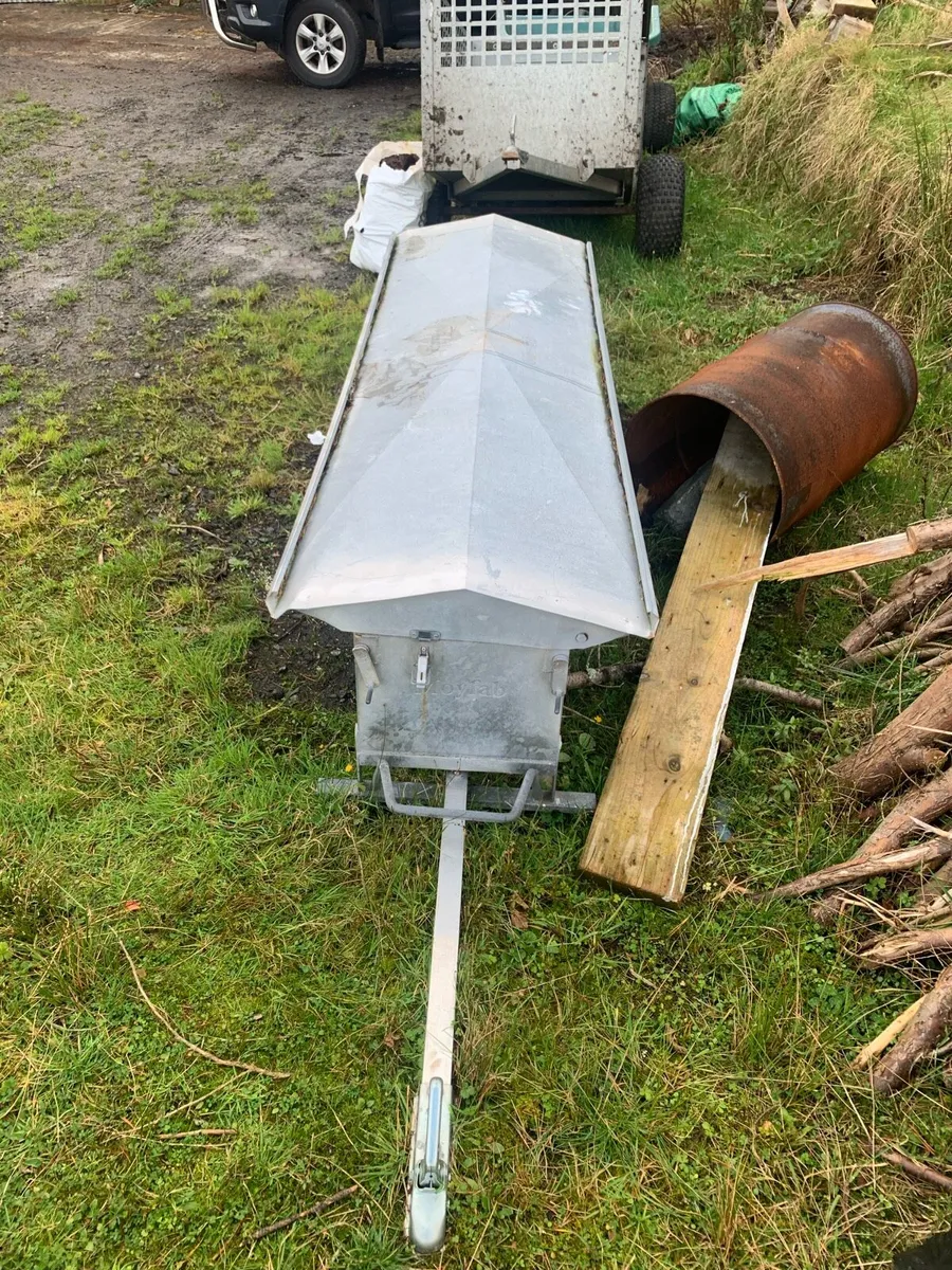 Sheep Feeder - Image 1