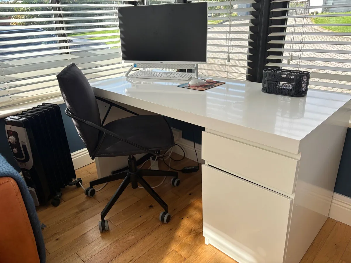 Desk - Image 2