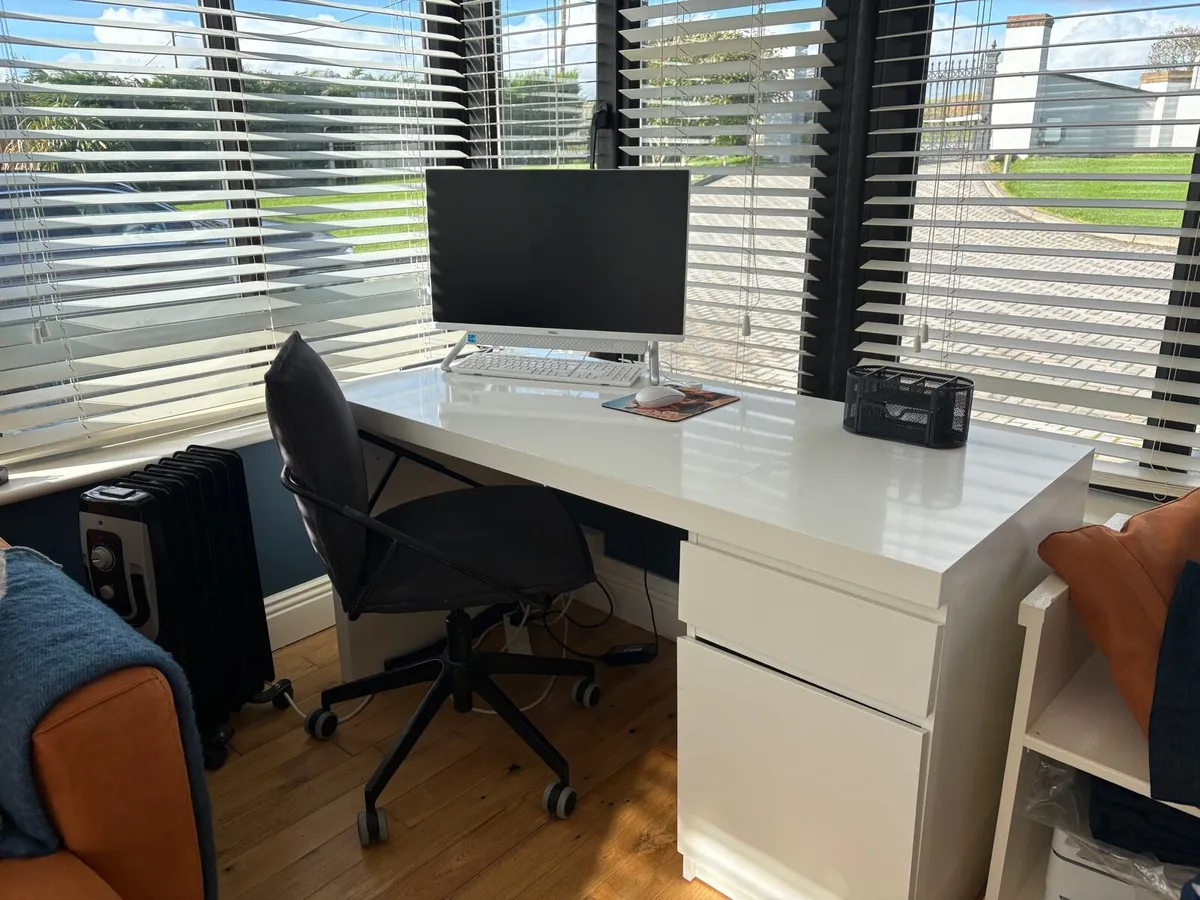 Desk - Image 3