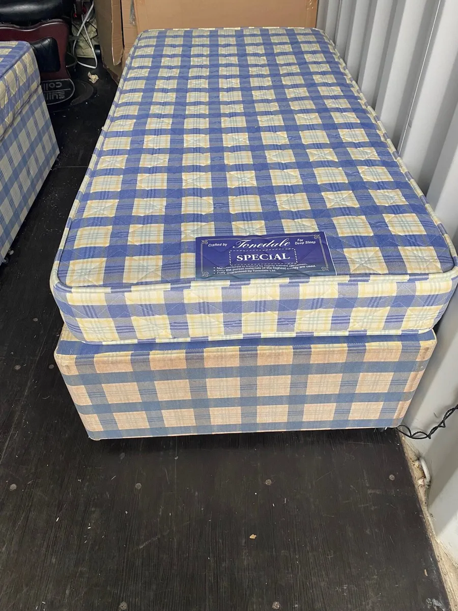 Two single mattresses and base - Image 2