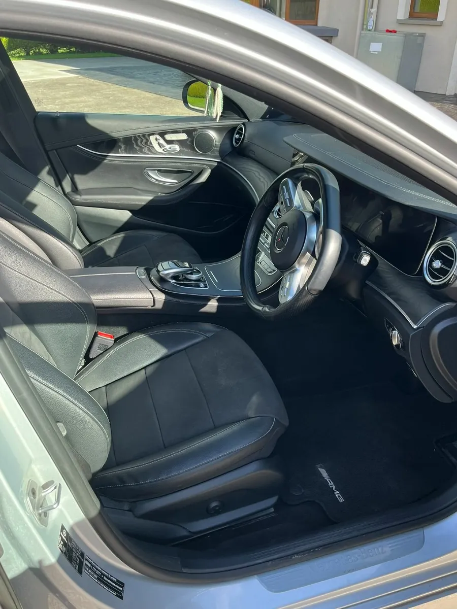Mercedes-Benz E-Class 2019 Premium Panoramic Roof - Image 3