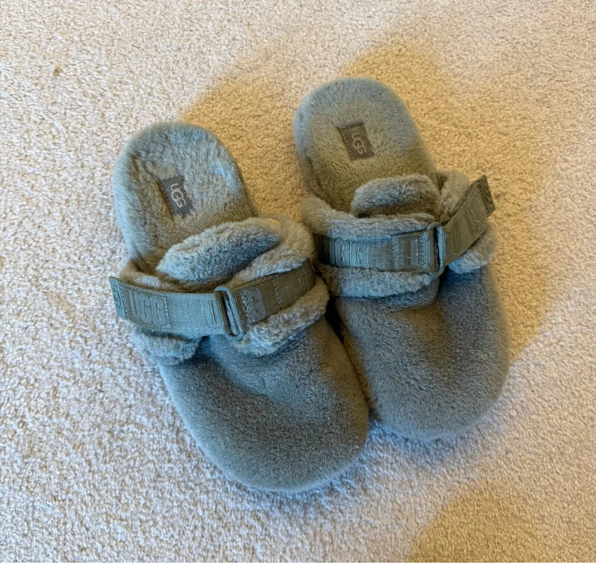 Ugg Slippers Uk 8 / Eu 42 - perfect - Image 1