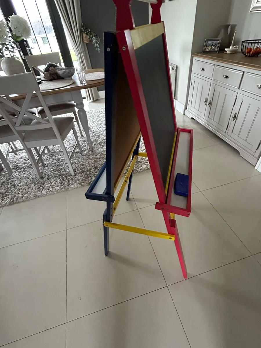 Child’s easel - Image 3