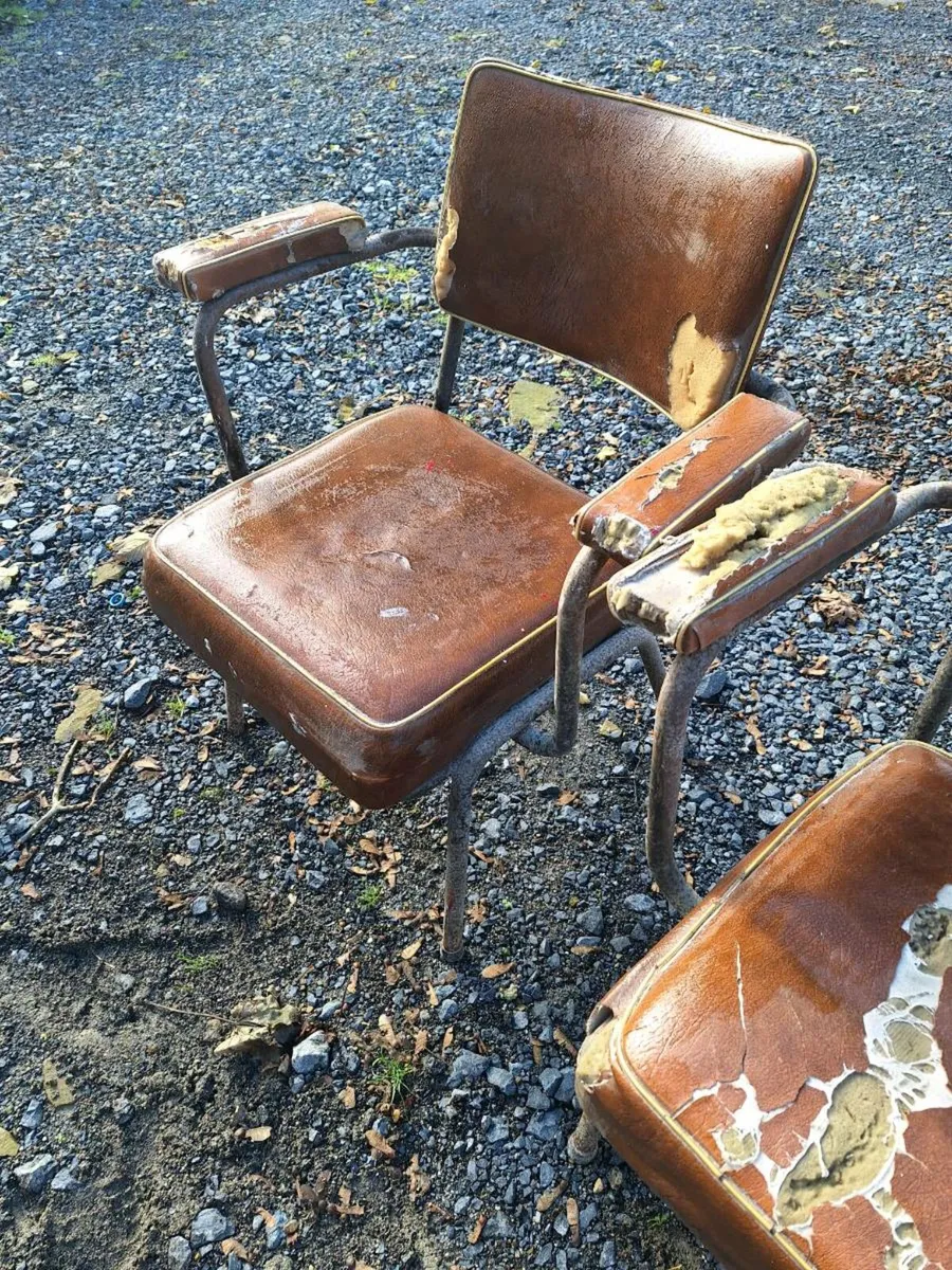 2 Chairs - Image 3
