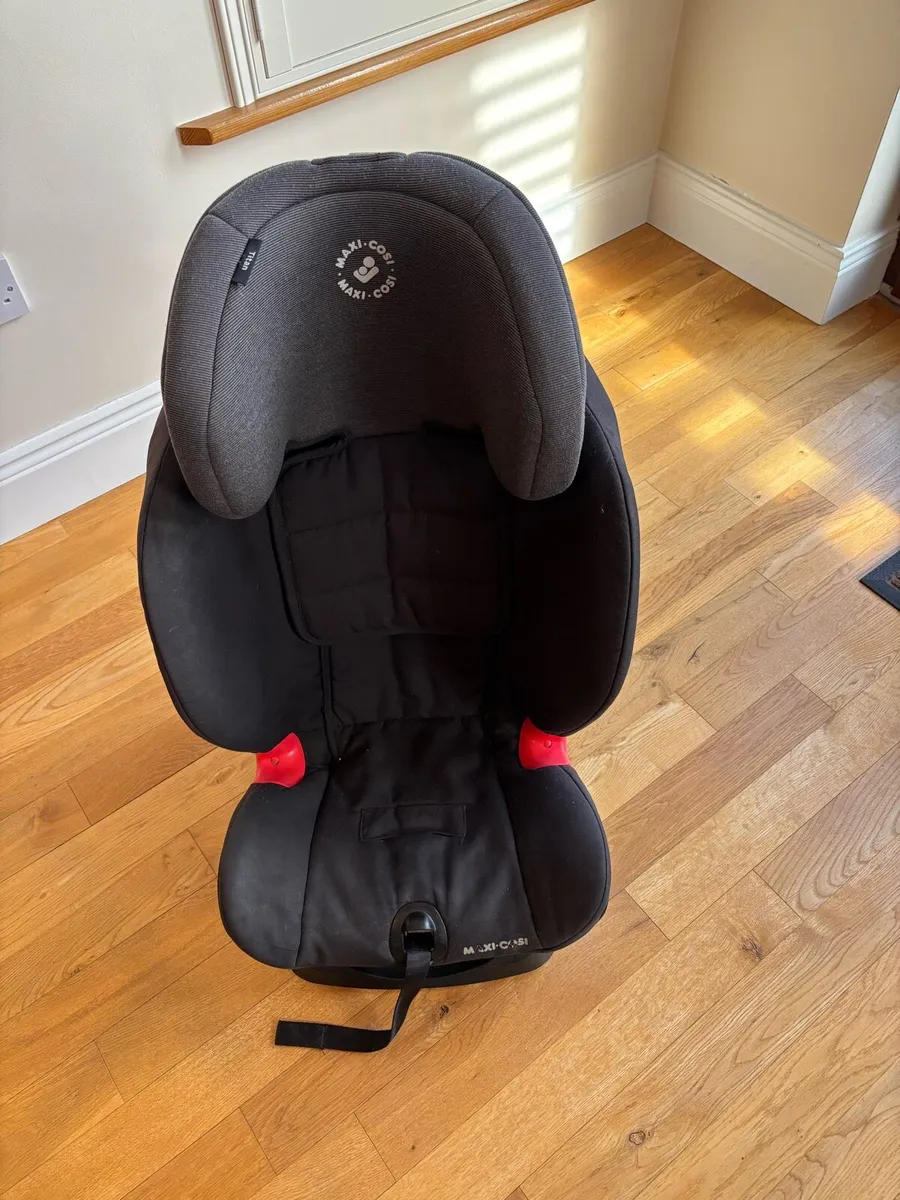 Maxi Cosi car seat - Image 1