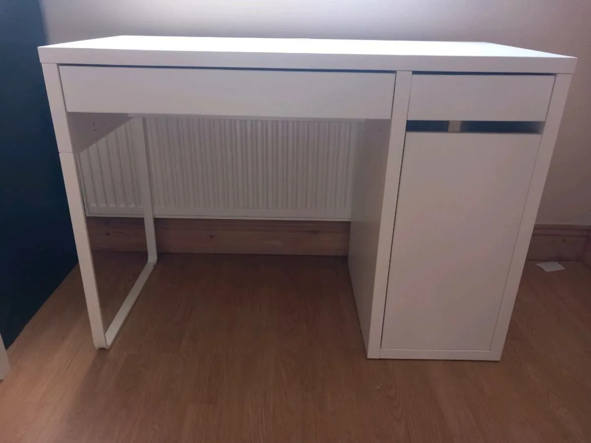 Office Desks - Image 1