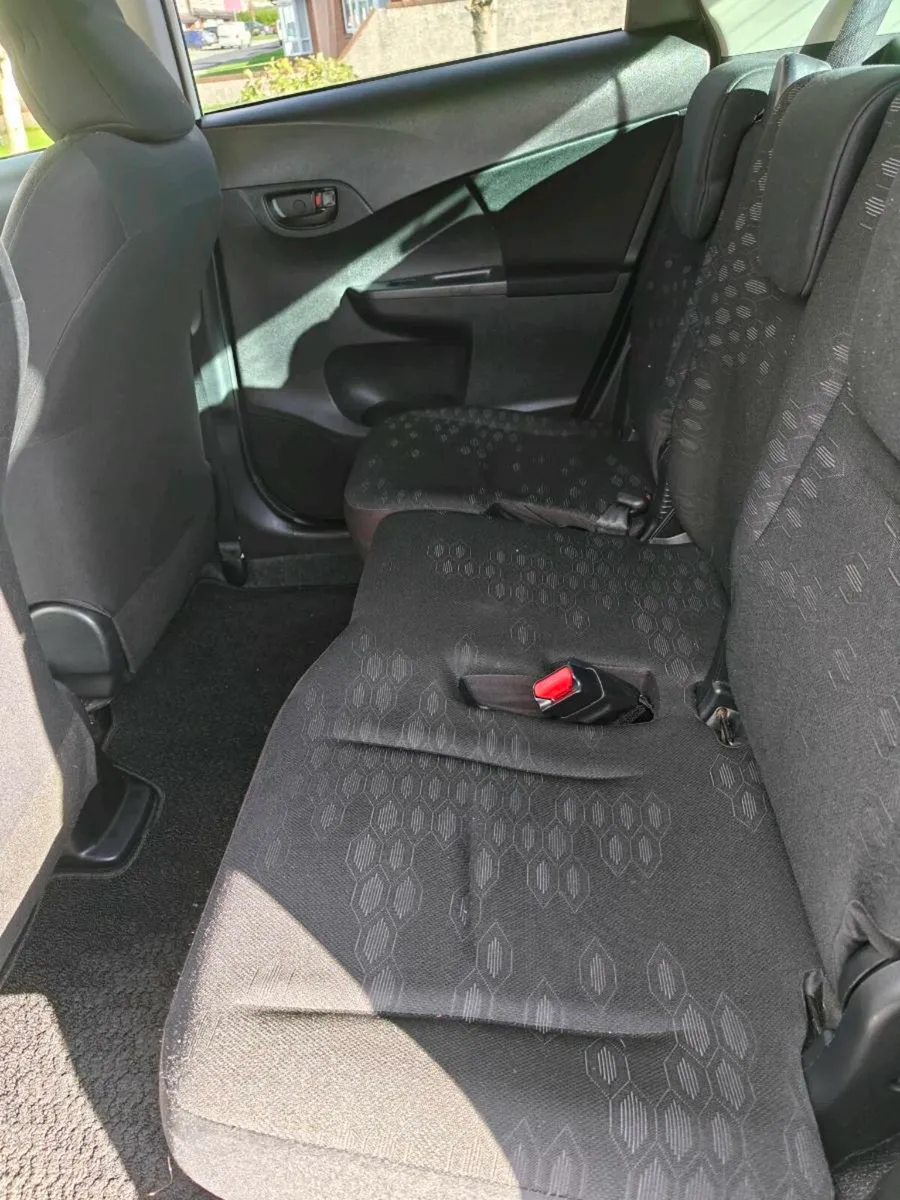 2015 Toyota ractis wheelchair accessible - Image 3