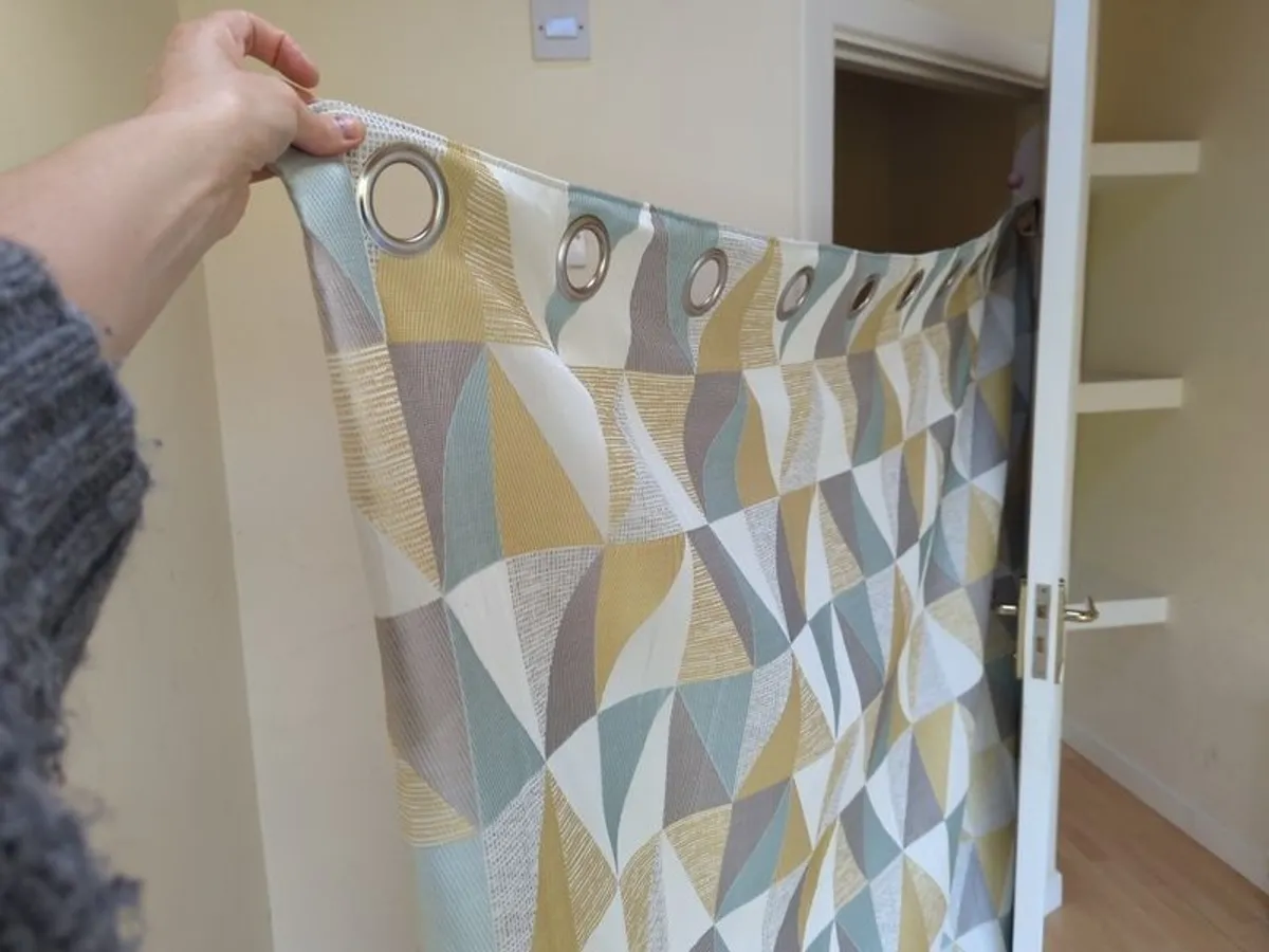 curtains - Image 1