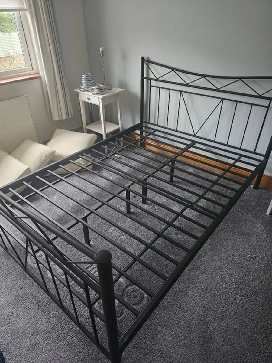 Bed frame - Image 1