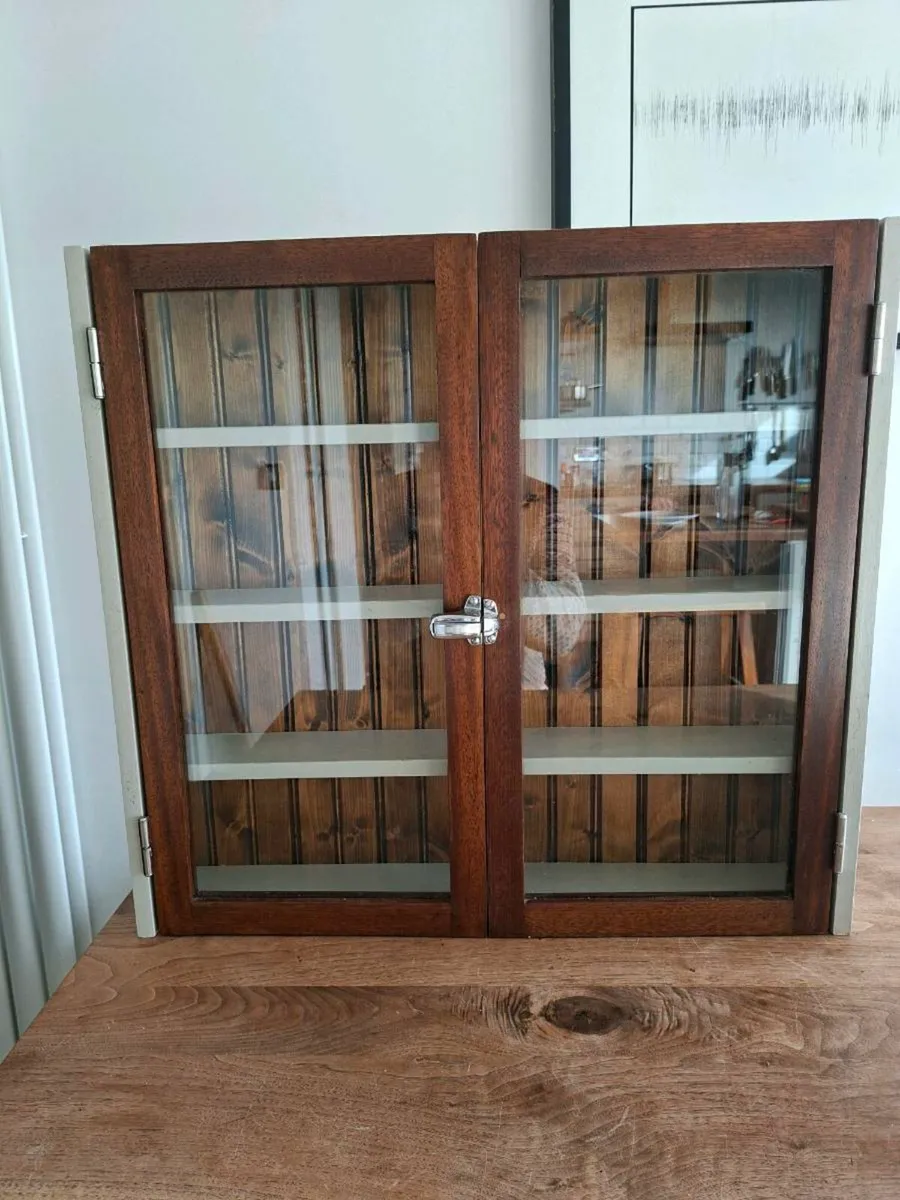 Wall cabinet - Image 1