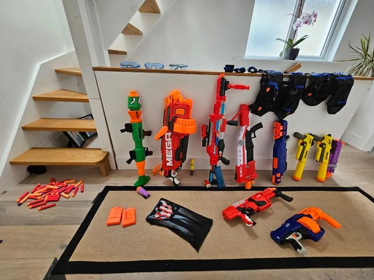Collection of Nerf Guns, vests, safety goggles - Image 1