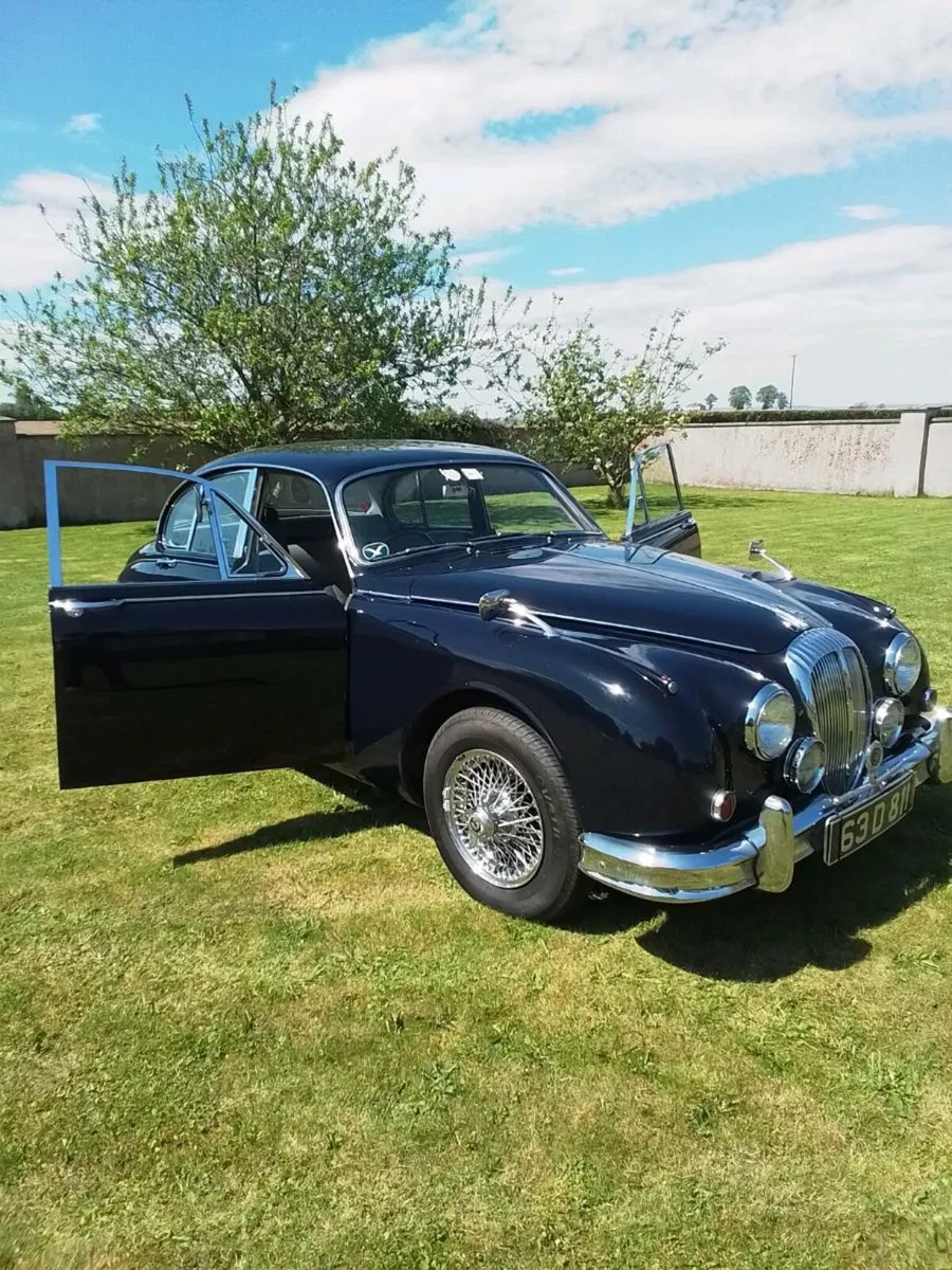 Vintage car - Image 1
