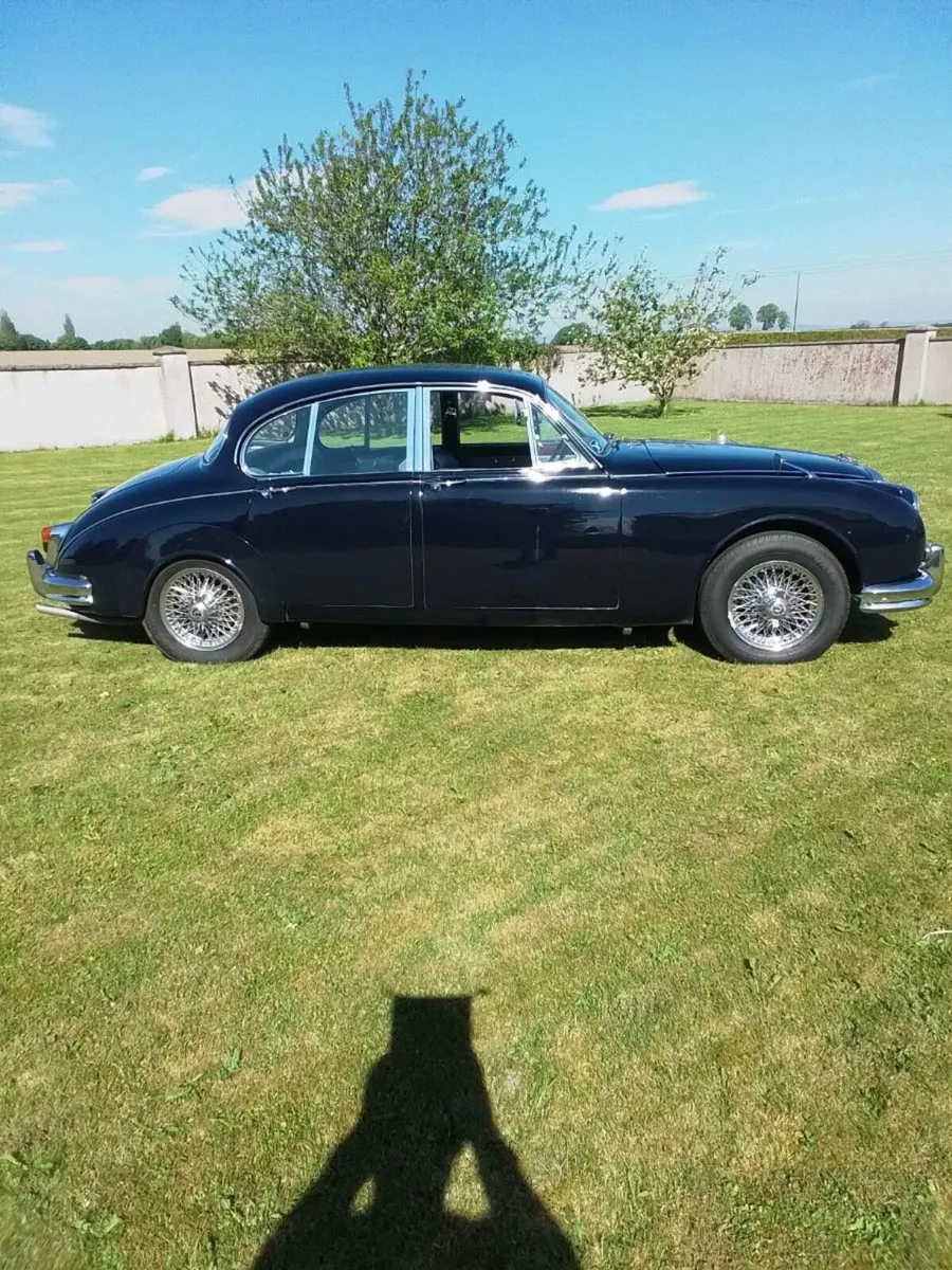 Vintage car - Image 2