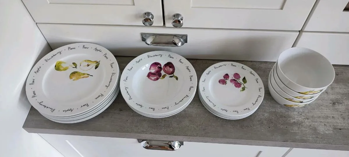 Dinner Set - Image 2