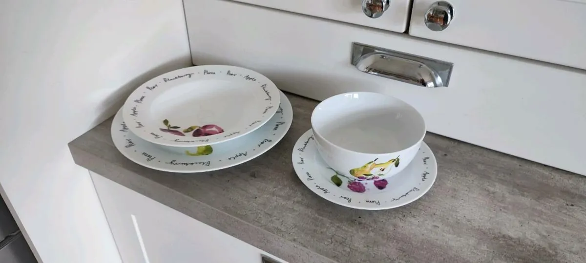 Dinner Set - Image 4