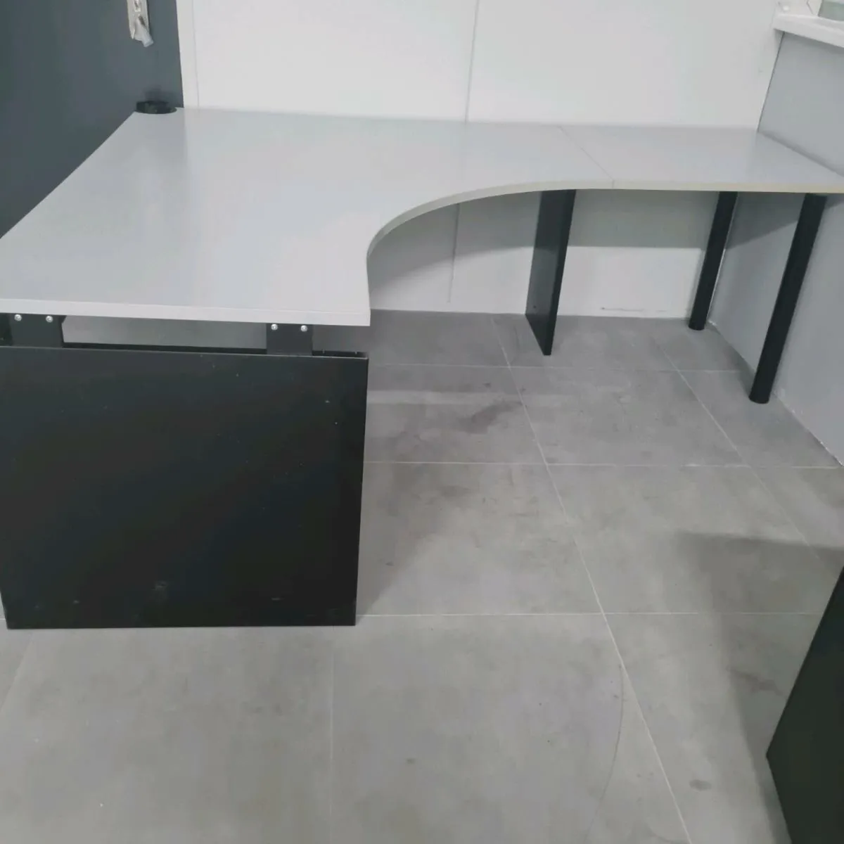 Managers corner extra size office desks - Image 2