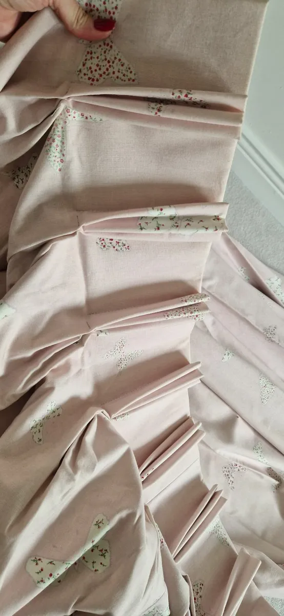 Curtains - Image 2