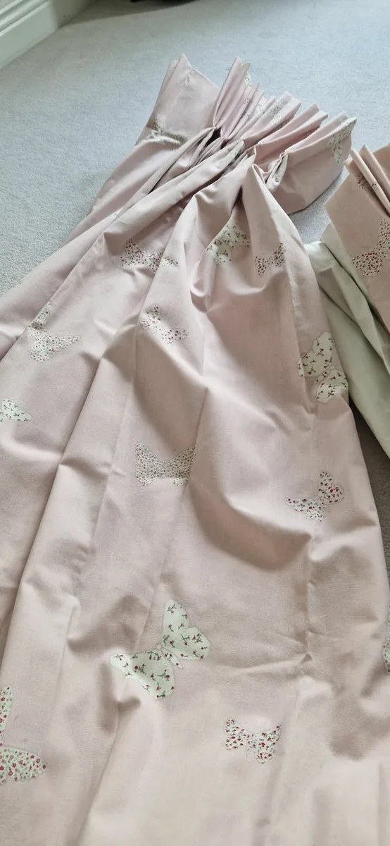 Curtains - Image 3