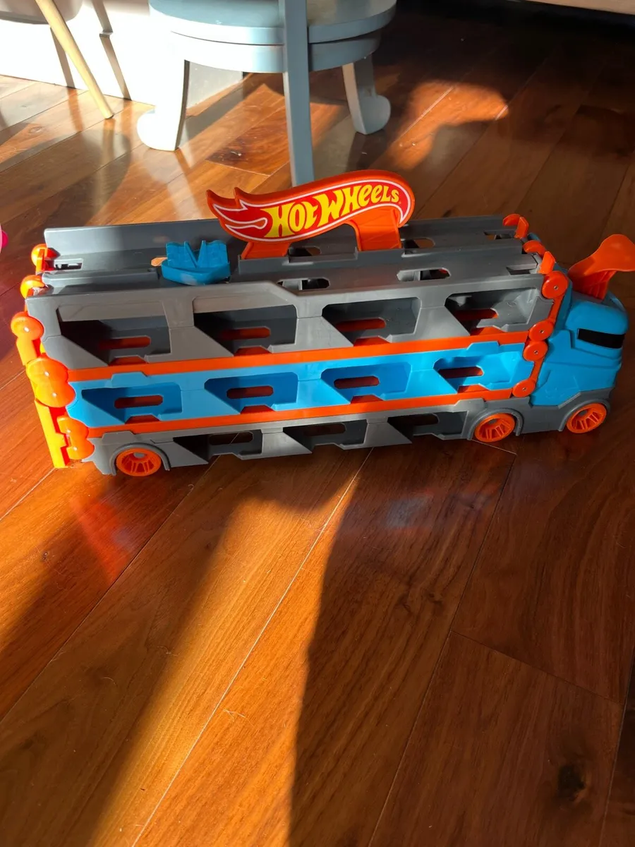 Hot wheels transport truck - Image 1