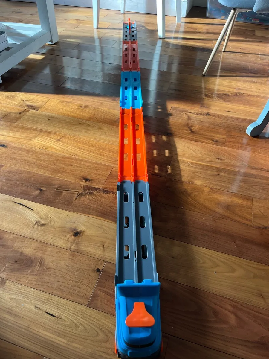 Hot wheels transport truck - Image 2