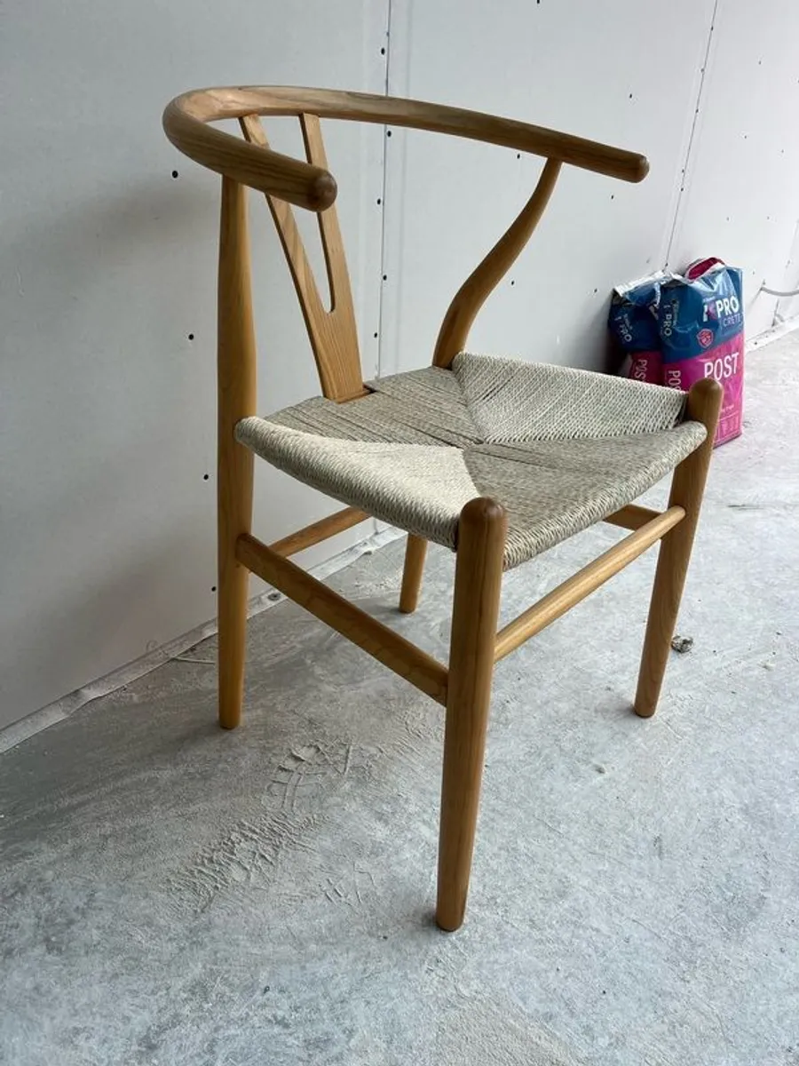 Table and Chairs - Image 2