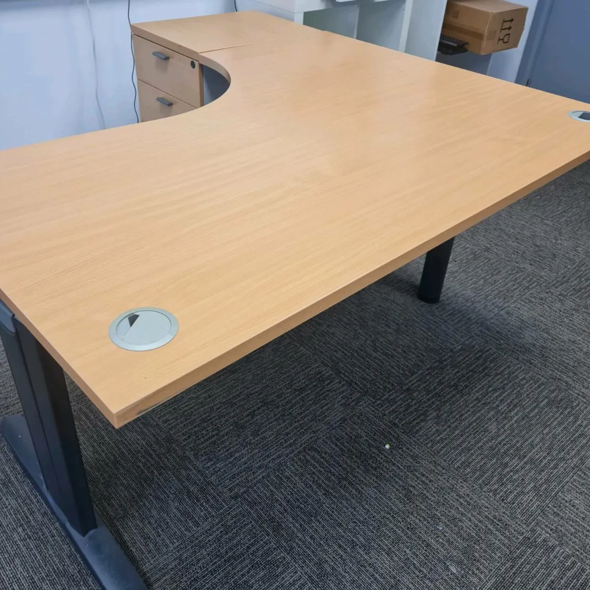 Beech managers corner office desks with - Image 3