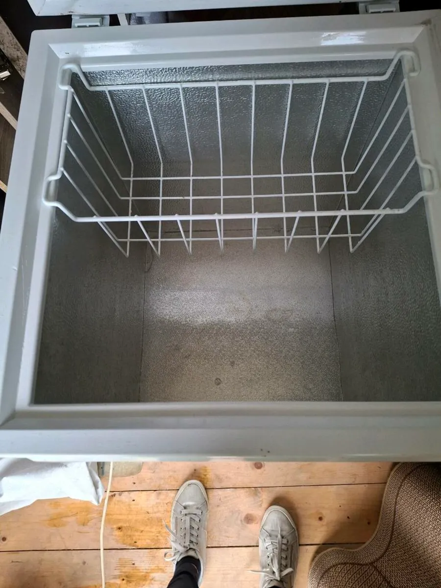 Chest freezer small21inch by 33 high - Image 4