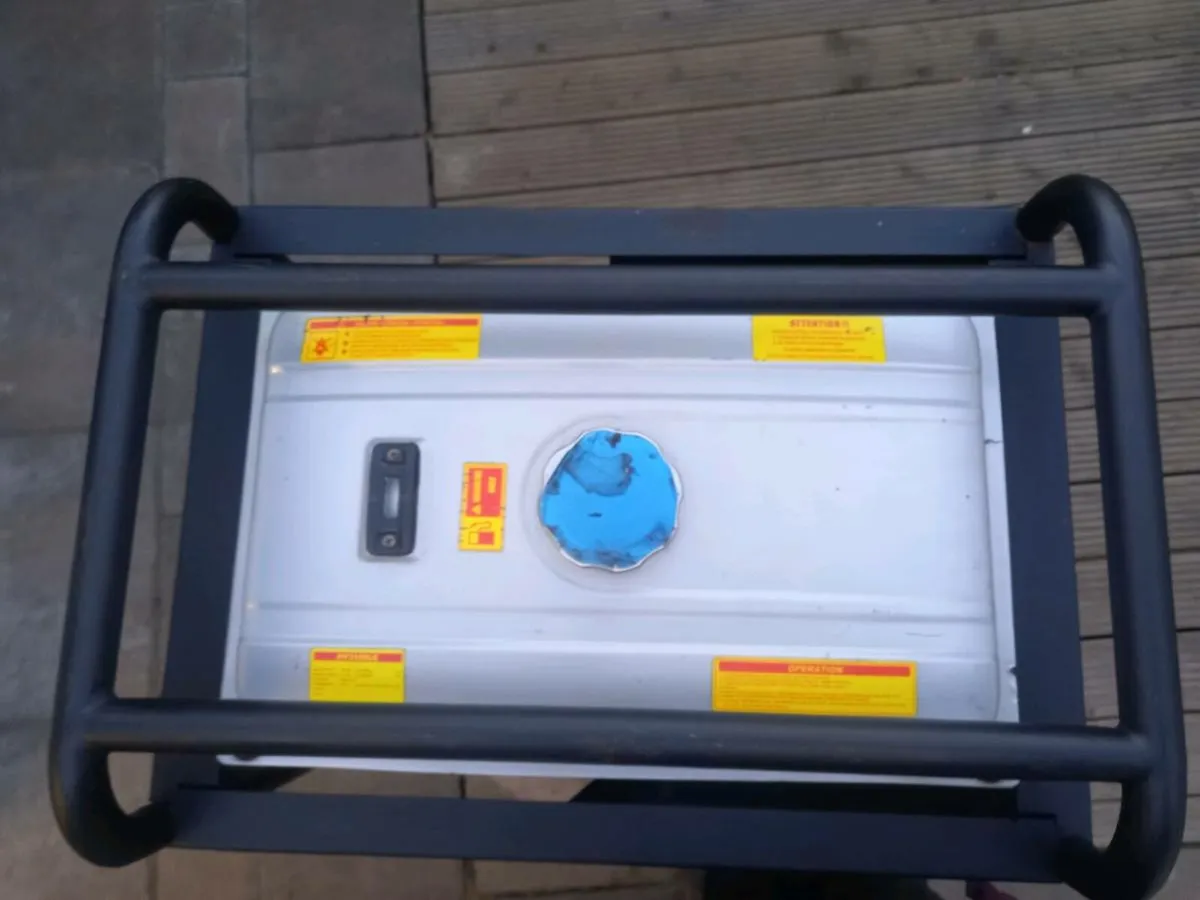 Hyundai HY3100LE Petrol Generator - Image 2