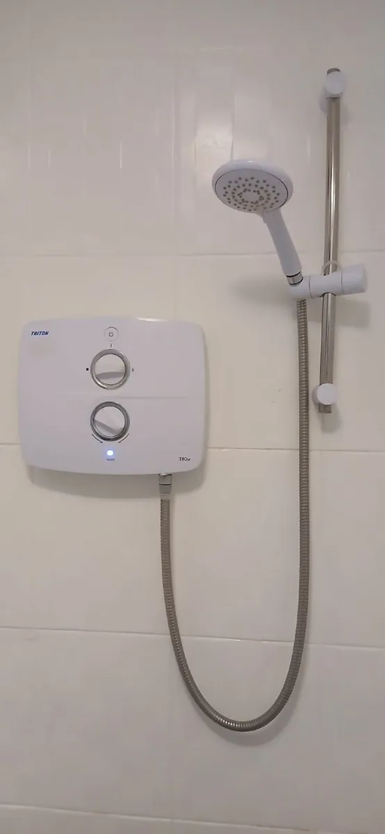 Triton Sr90 9kw electric shower - Image 1